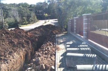 PREFEITURA REALIZA OBRA NA OSVALDO ZAMBONATO