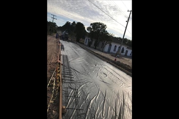 Concretagem da Obra de Pavimentação em Concreto Armado da Estrada Geral