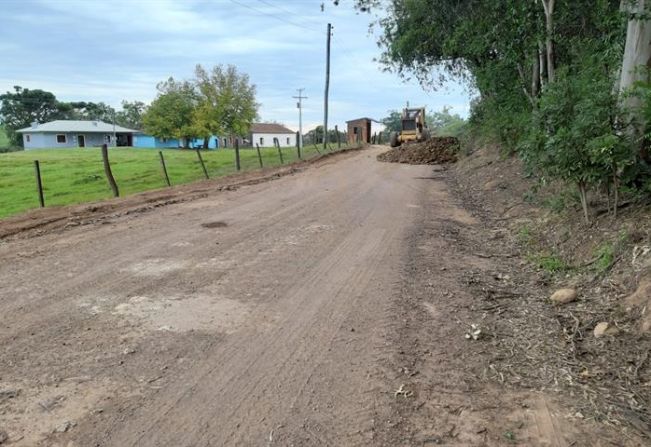 Concluída a obra de manutenção das estradas da Linha Base e Linha Quarta