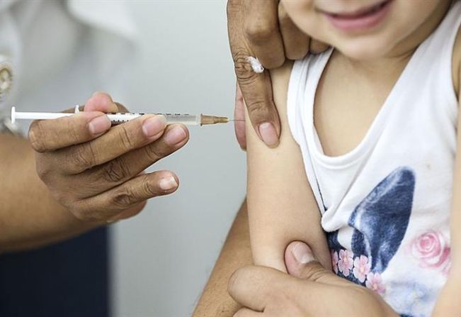 Vacinação contra covid-19 iniciará nesta semana em crianças de 5 a 11 anos de idade.